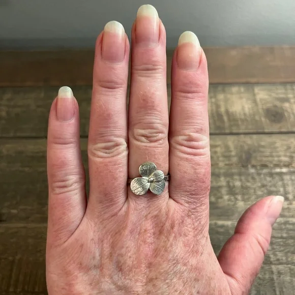 Sterling Silver Flower Ring - Picture 1 of 3